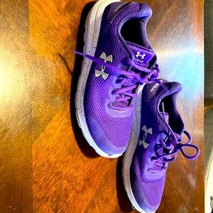 Purple under armour runners Size 6.5 youth